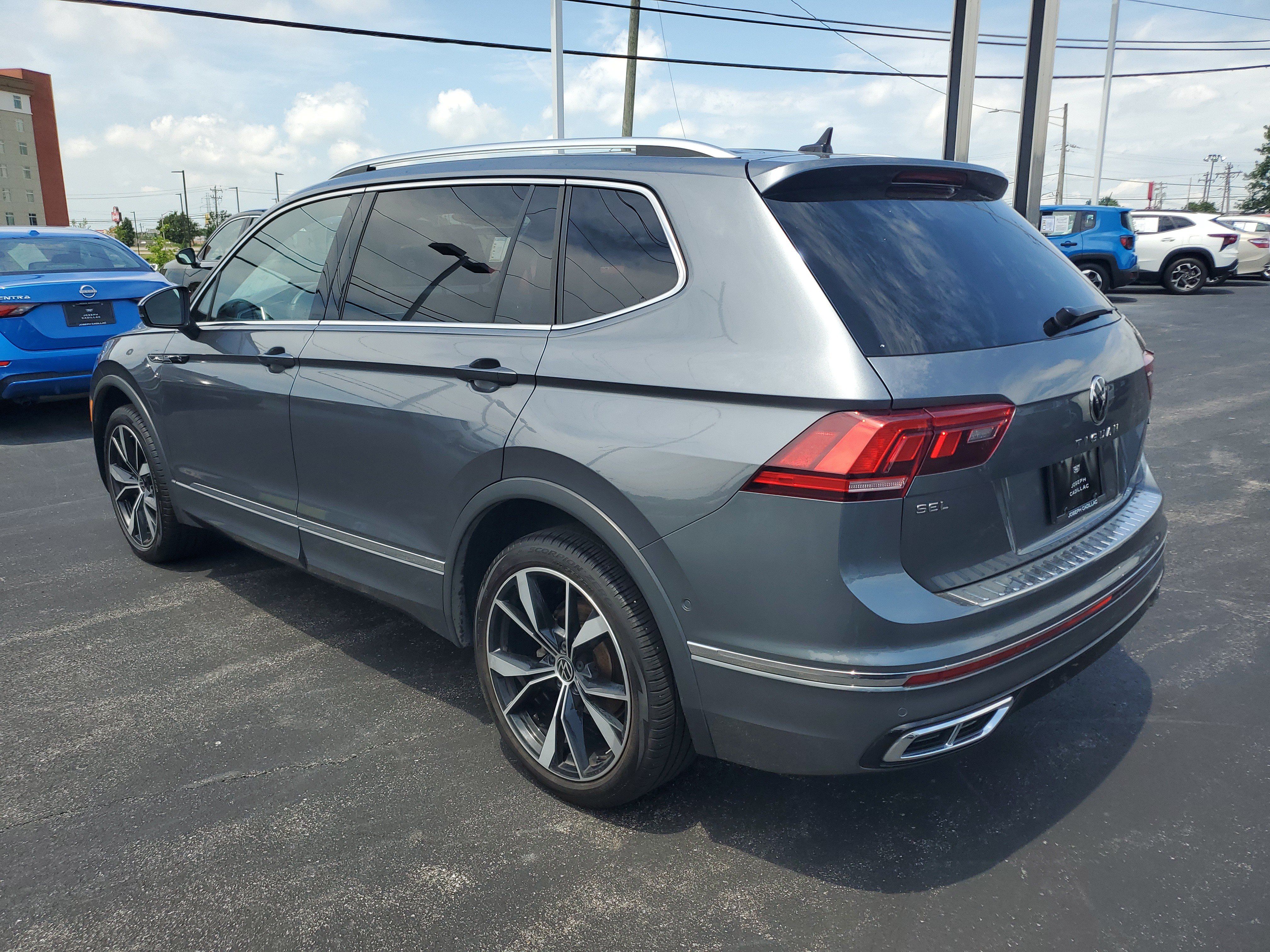 Used 2022 Volkswagen Tiguan SEL R-Line AWD/4WD image 2