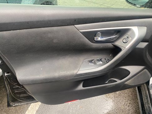 Used 2015 Nissan Altima 2.5 SV w/ Convenience Package image 11