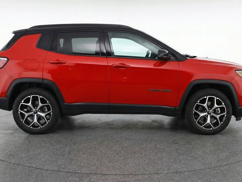 Used 2025 Jeep Compass Limited AWD/4WD image 11