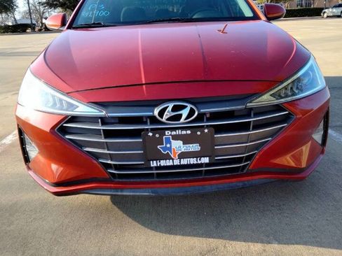 Used 2020 Hyundai Elantra SE image 2