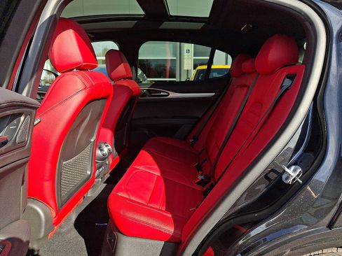 New 2025 Alfa Romeo Stelvio Sprint image 6