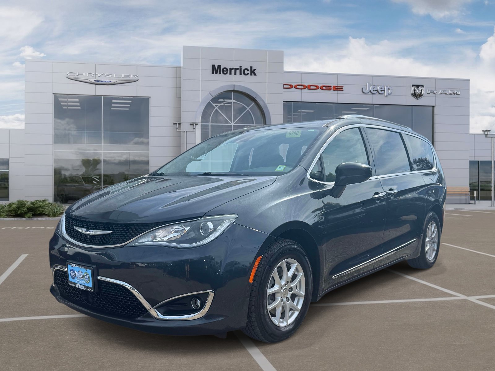 Used 2020 Chrysler Pacifica Touring-L w/ Advanced Safetytec Group FWD image 4