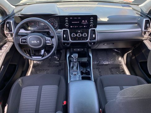 Used 2023 Kia Sorento LX FWD image 10
