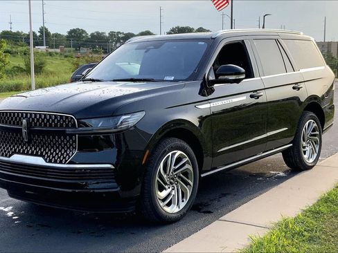 Used 2025 Lincoln Navigator Reserve AWD/4WD image 5