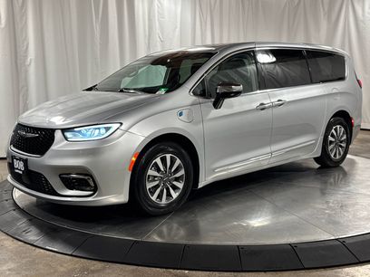 Used 2023 Chrysler Pacifica Limited