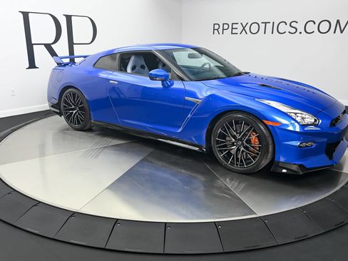 Used 2024 Nissan GT-R w/ Floor Mat Package AWD/4WD image 10