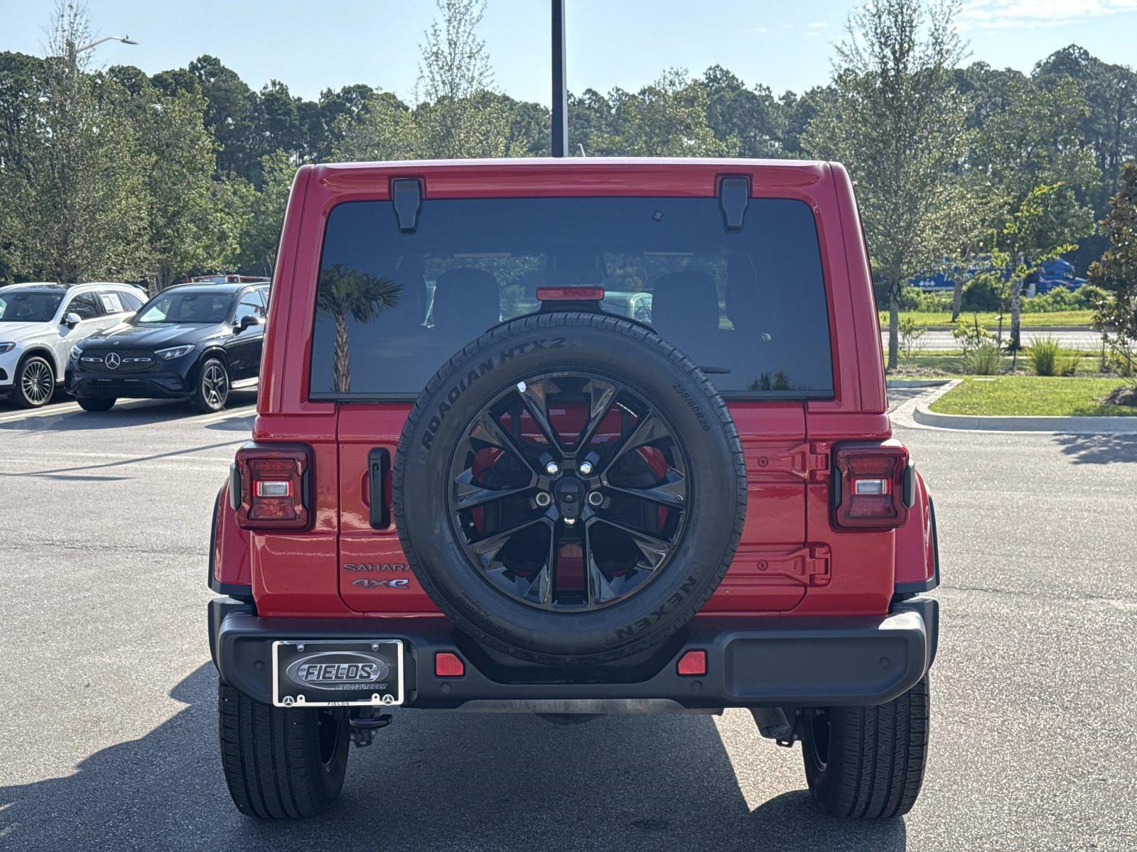 Used 2025 Jeep Wrangler Unlimited Sahara w/ Safety Group AWD/4WD image 4