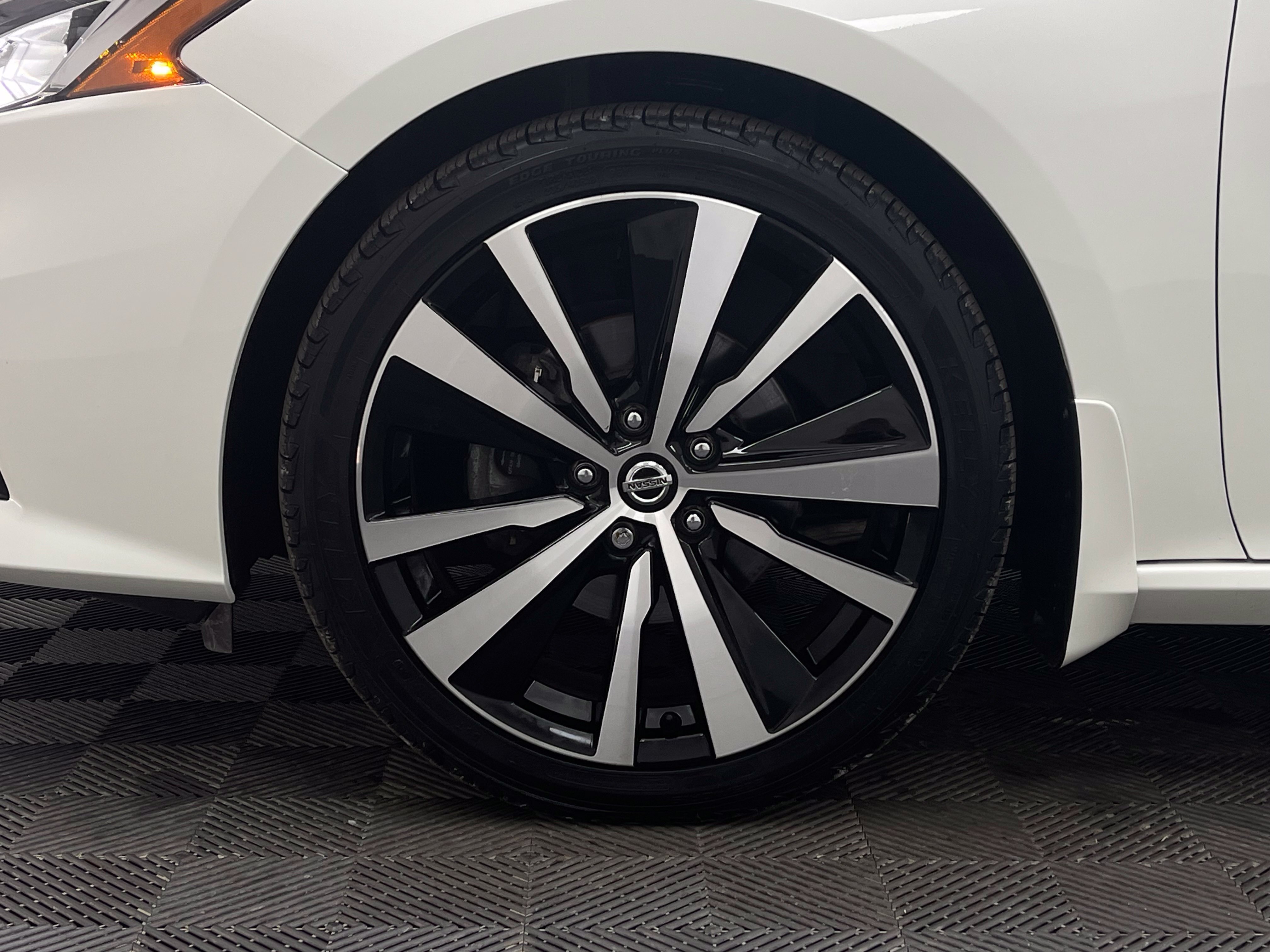 Used 2020 Nissan Altima 2.5 SR w/ Premium Package FWD image 14
