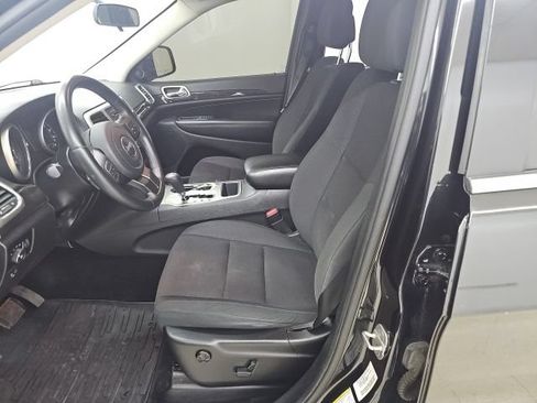 Used 2012 Jeep Grand Cherokee Laredo w/ Laredo E Group AWD/4WD image 2