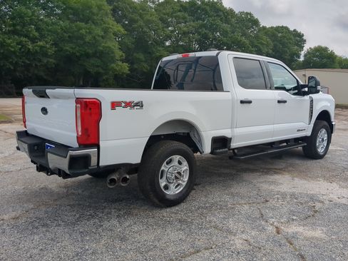 Certified 2025 Ford F250 XLT AWD/4WD image 3