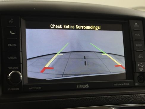 Used 2013 Chrysler Town & Country Touring FWD image 8