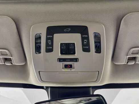 Certified 2025 Toyota Sienna XLE FWD image 24