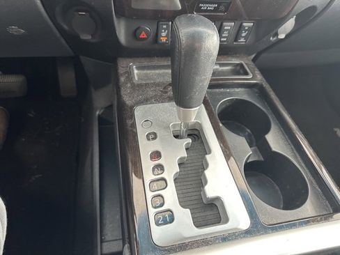 Used 2014 Nissan Titan SL w/ SL Moonroof Package image 11