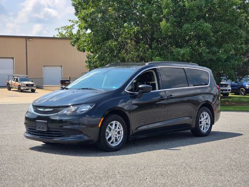 Used 2020 Chrysler Voyager Lxi FWD image 9