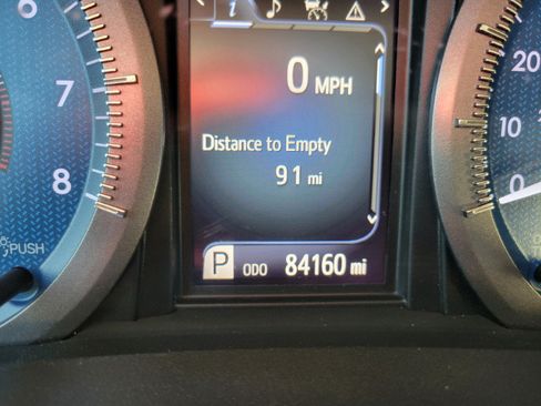 Used 2018 Toyota Sienna LE w/ Carpet Mat Package FWD image 39
