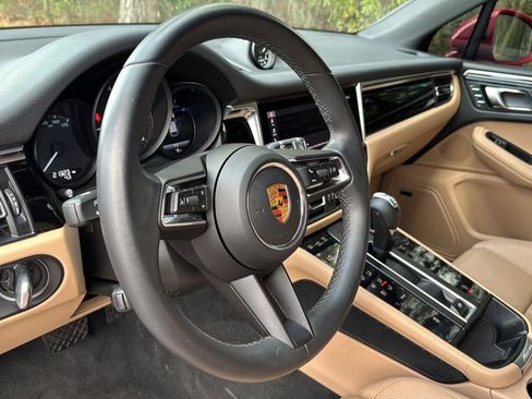Certified 2023 Porsche Macan w/ Premium Package Plus image 9