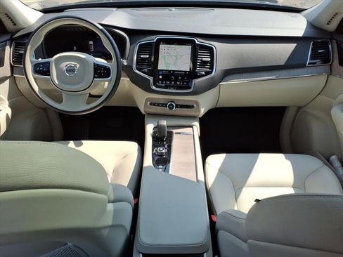 Used 2023 Volvo XC90 B5 Plus image 12