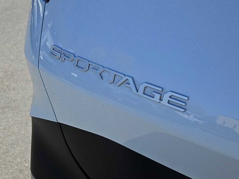 Used 2023 Kia Sportage LX AWD/4WD image 12