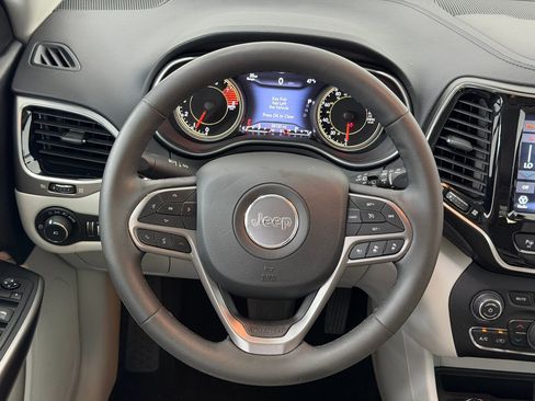 Used 2022 Jeep Cherokee Limited image 16