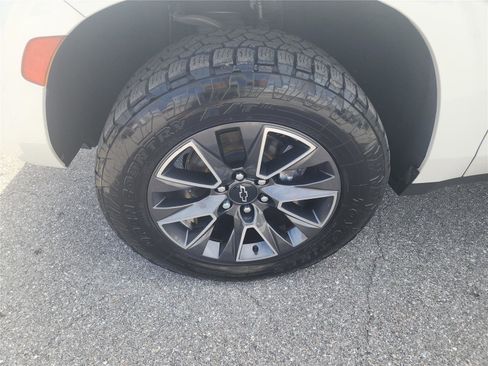 Used 2023 Chevrolet Suburban Z71 w/ Z71 Off-Road Package image 9