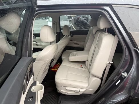 Used 2023 Kia Sorento S w/ Panoramic Sunroof Package FWD image 10