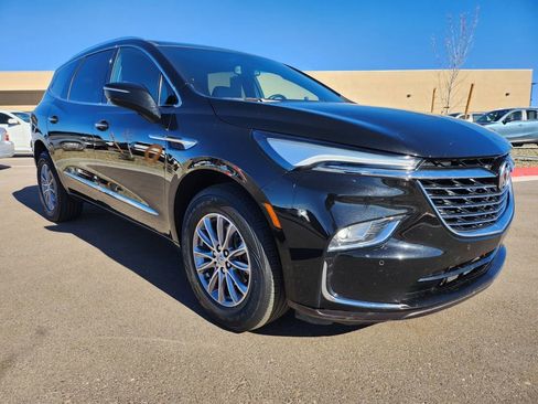 Used 2023 Buick Enclave Essence image 2