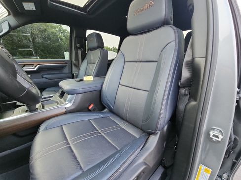 Used 2024 Chevrolet Silverado 1500 High Country w/ High Country Premium Package AWD/4WD image 19
