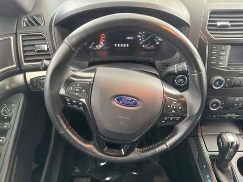 Used 2018 Ford Explorer XLT AWD/4WD image 25