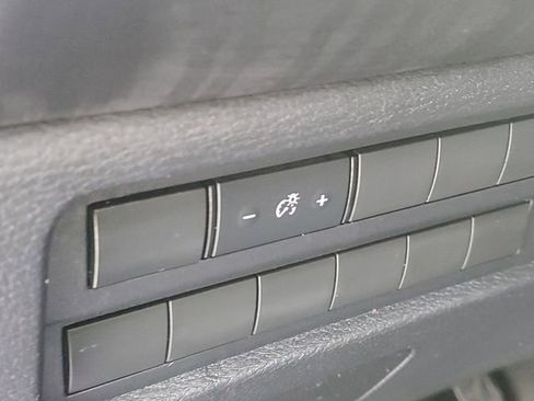 Used 2024 Mitsubishi Outlander SE image 9