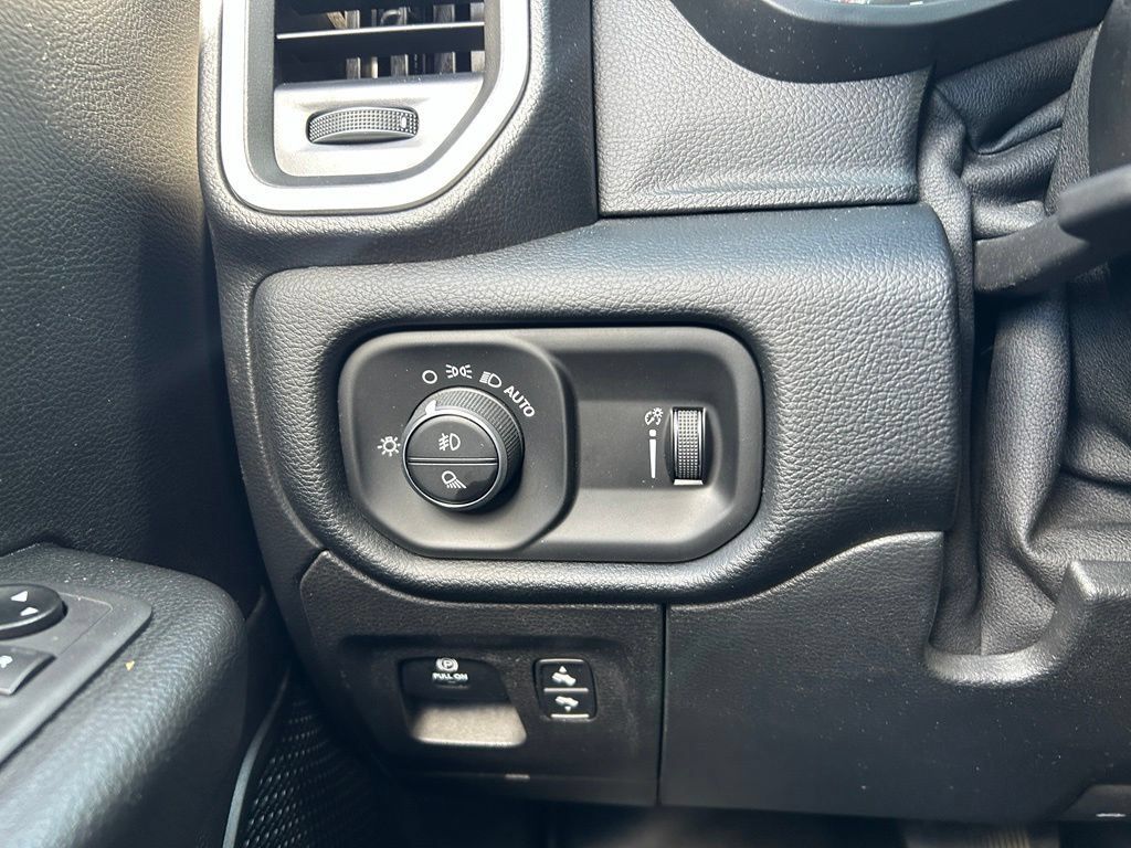 Used 2021 RAM 1500 Big Horn AWD/4WD image 54