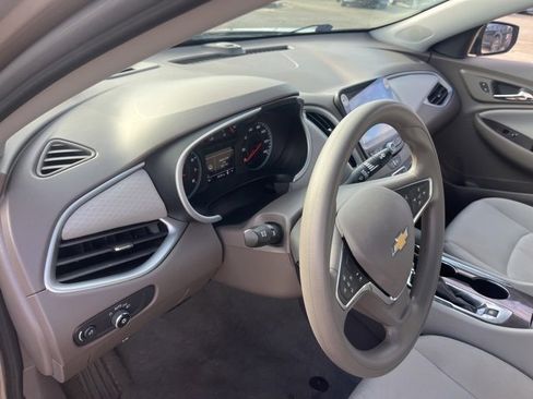 Used 2024 Chevrolet Malibu LT image 9