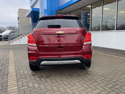 Used 2022 Chevrolet Trax LT w/ LT Convenience Package image 4