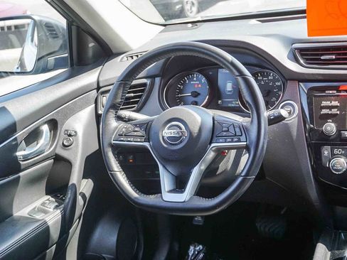 Used 2017 Nissan Rogue SV w/ Sun & Sound Touring Package image 16