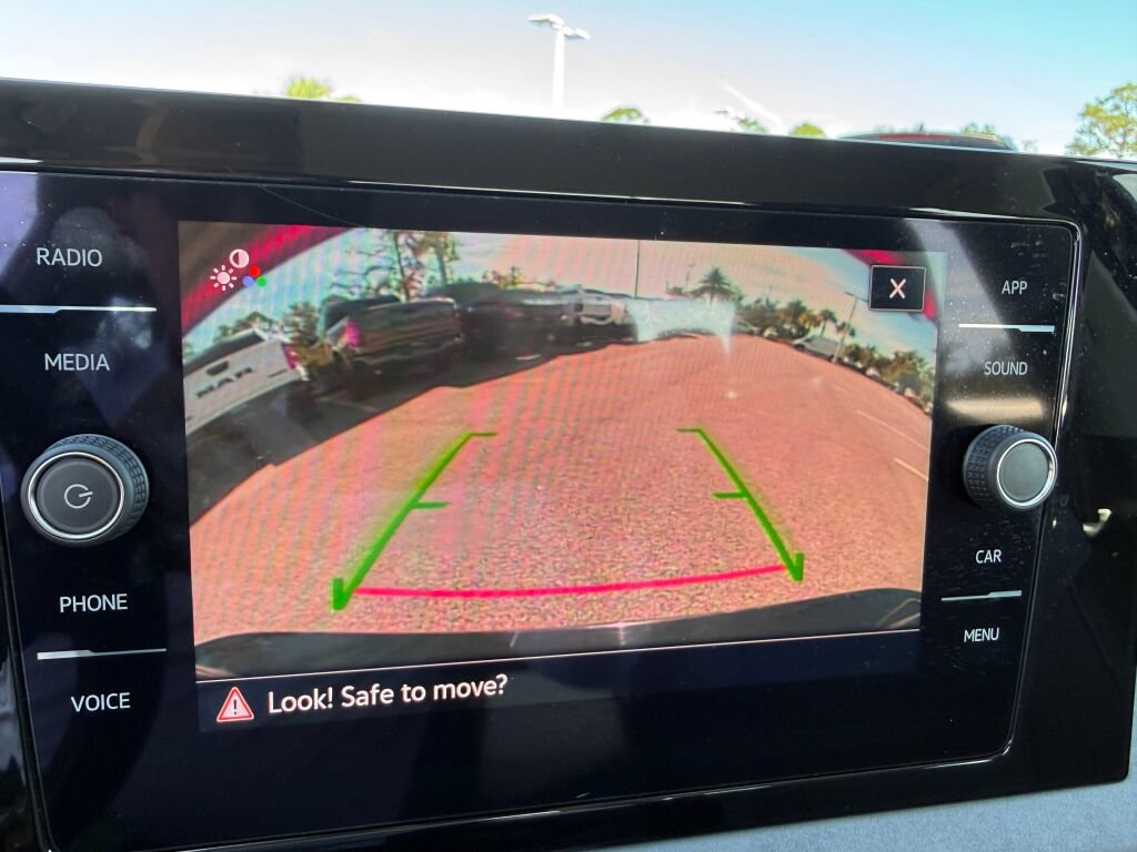 Used 2025 Volkswagen Jetta SE FWD image 24