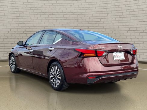 Certified 2024 Nissan Altima 2.5 SV FWD image 7