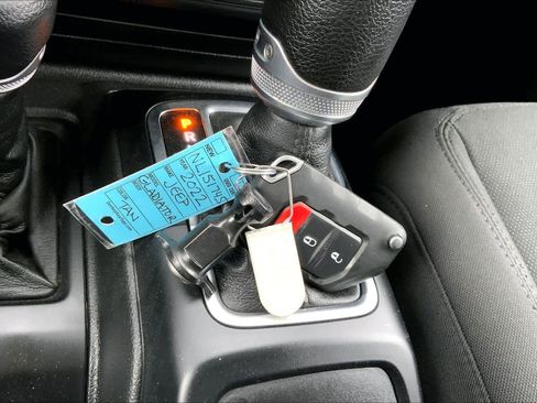 Used 2022 Jeep Gladiator Sport AWD/4WD image 14