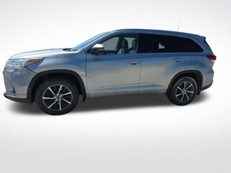 Used 2018 Toyota Highlander XLE video 2