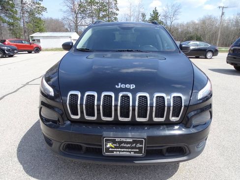 Used 2018 Jeep Cherokee Sport w/ Cold Weather Group AWD/4WD image 4