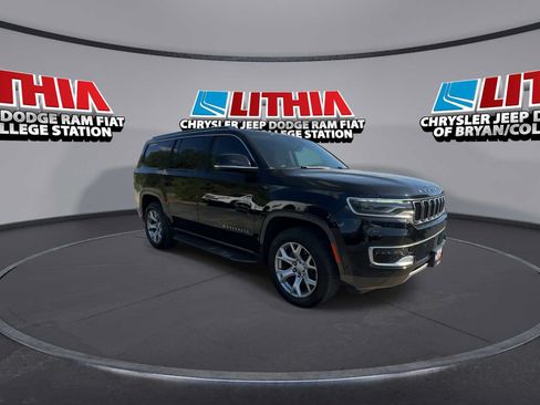 Used 2022 Jeep Wagoneer Series II AWD/4WD image 2