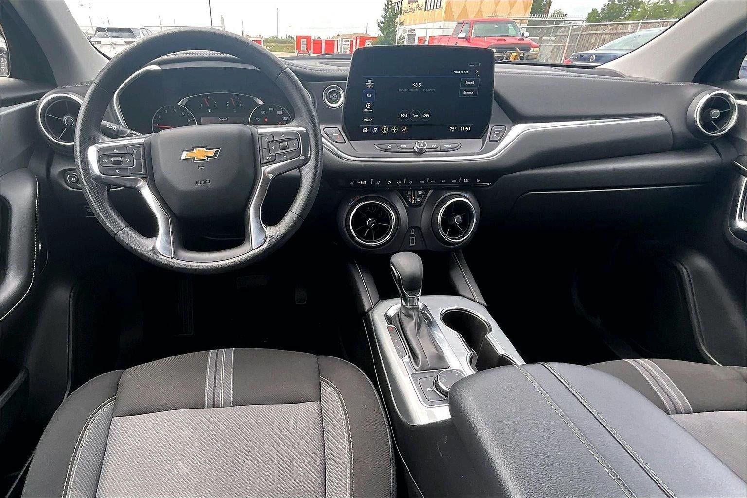 Used 2025 Chevrolet Blazer LT AWD/4WD image 16