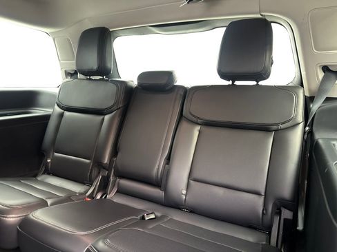 Used 2025 Ford Expedition Platinum AWD/4WD image 40