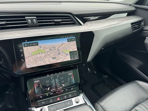 Used 2021 Audi e-tron Premium w/ Towing Package image 34