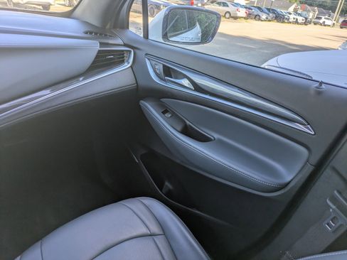 Used 2022 Buick Enclave Essence w/ Sport Touring Edition image 17