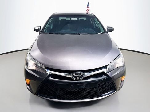 Used 2016 Toyota Camry SE image 2