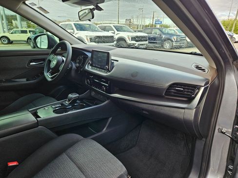 Used 2021 Nissan Rogue SV image 16