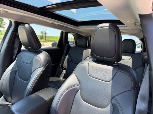 Used 2019 Jeep Cherokee Limited w/ Luxury Group AWD/4WD image 21