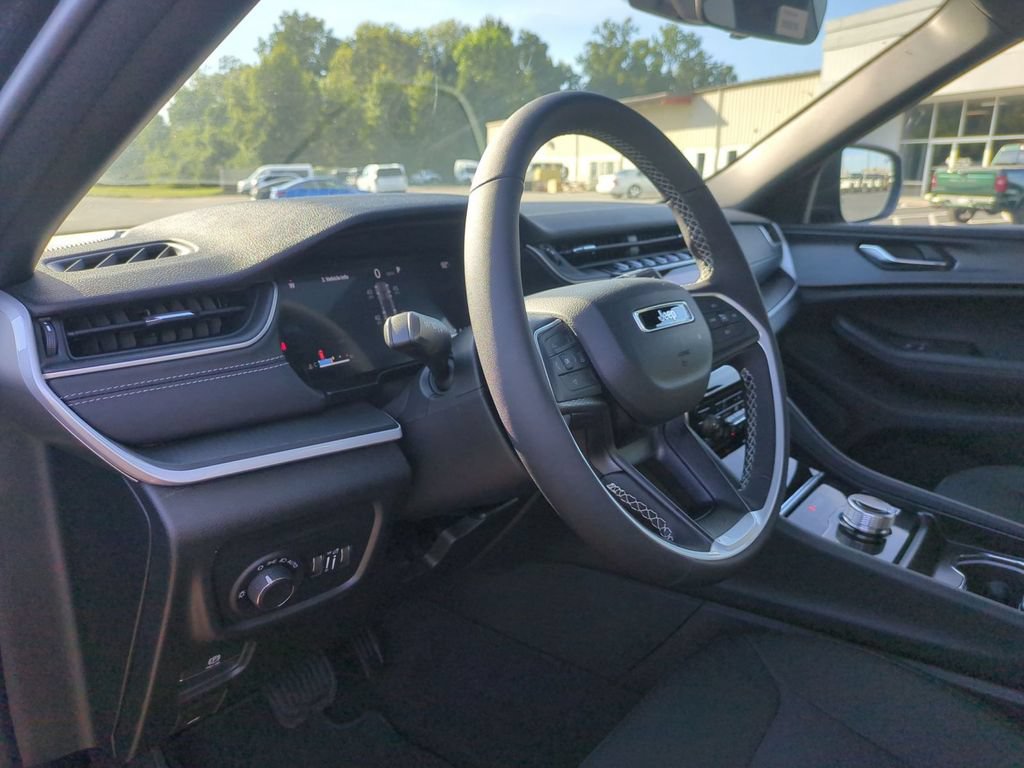 New 2027 Jeep Grand Cherokee Laredo X RWD image 15