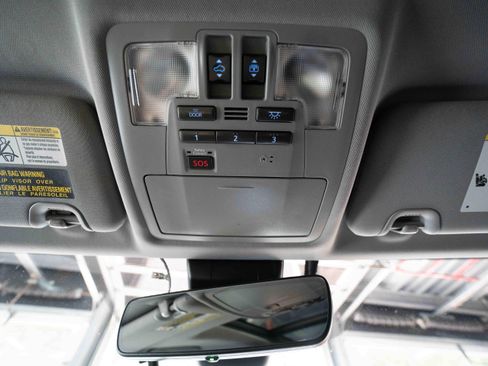 Used 2017 Toyota Highlander Limited Platinum AWD/4WD image 18