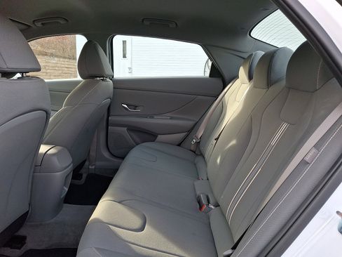 Used 2025 Hyundai Elantra Sport image 10