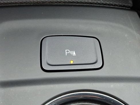 Used 2023 Chevrolet Equinox RS FWD image 28